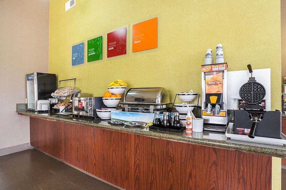 Super 8 By Wyndham Alexandria La Hotel Luaran gambar