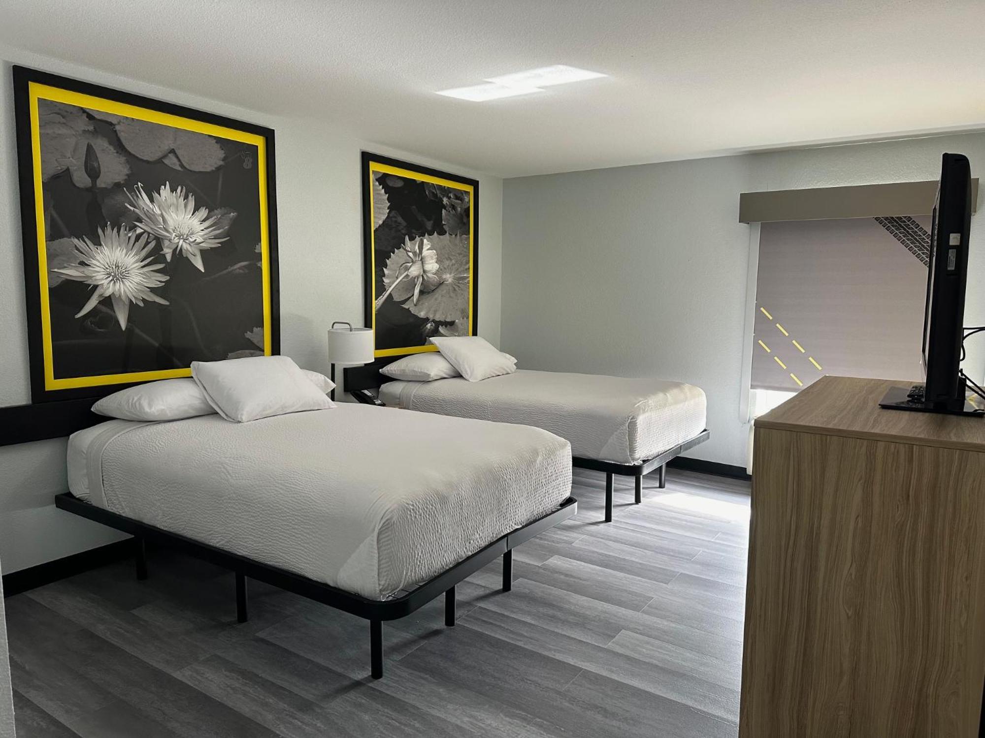 Super 8 By Wyndham Alexandria La Hotel Luaran gambar