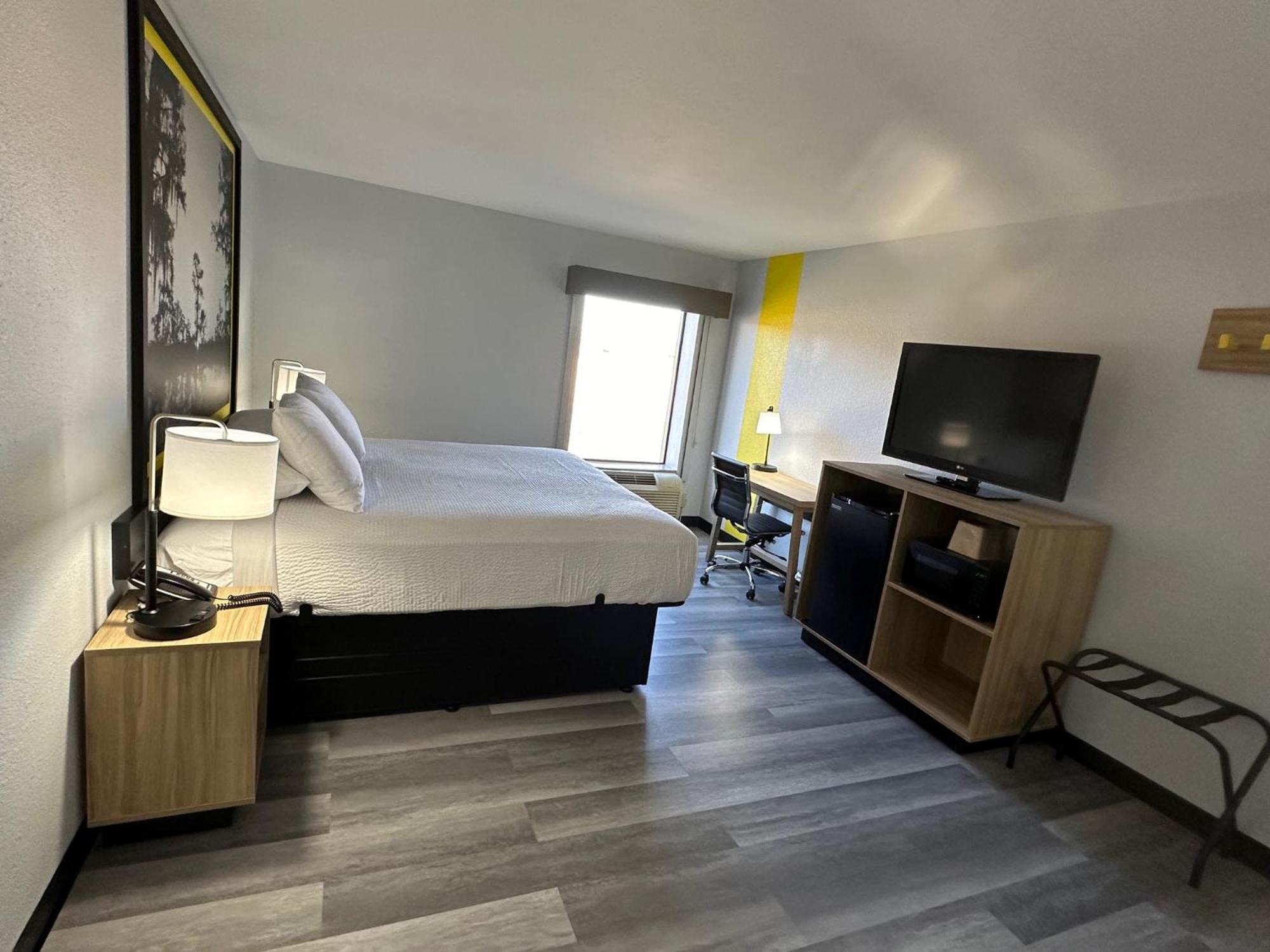 Super 8 By Wyndham Alexandria La Hotel Luaran gambar