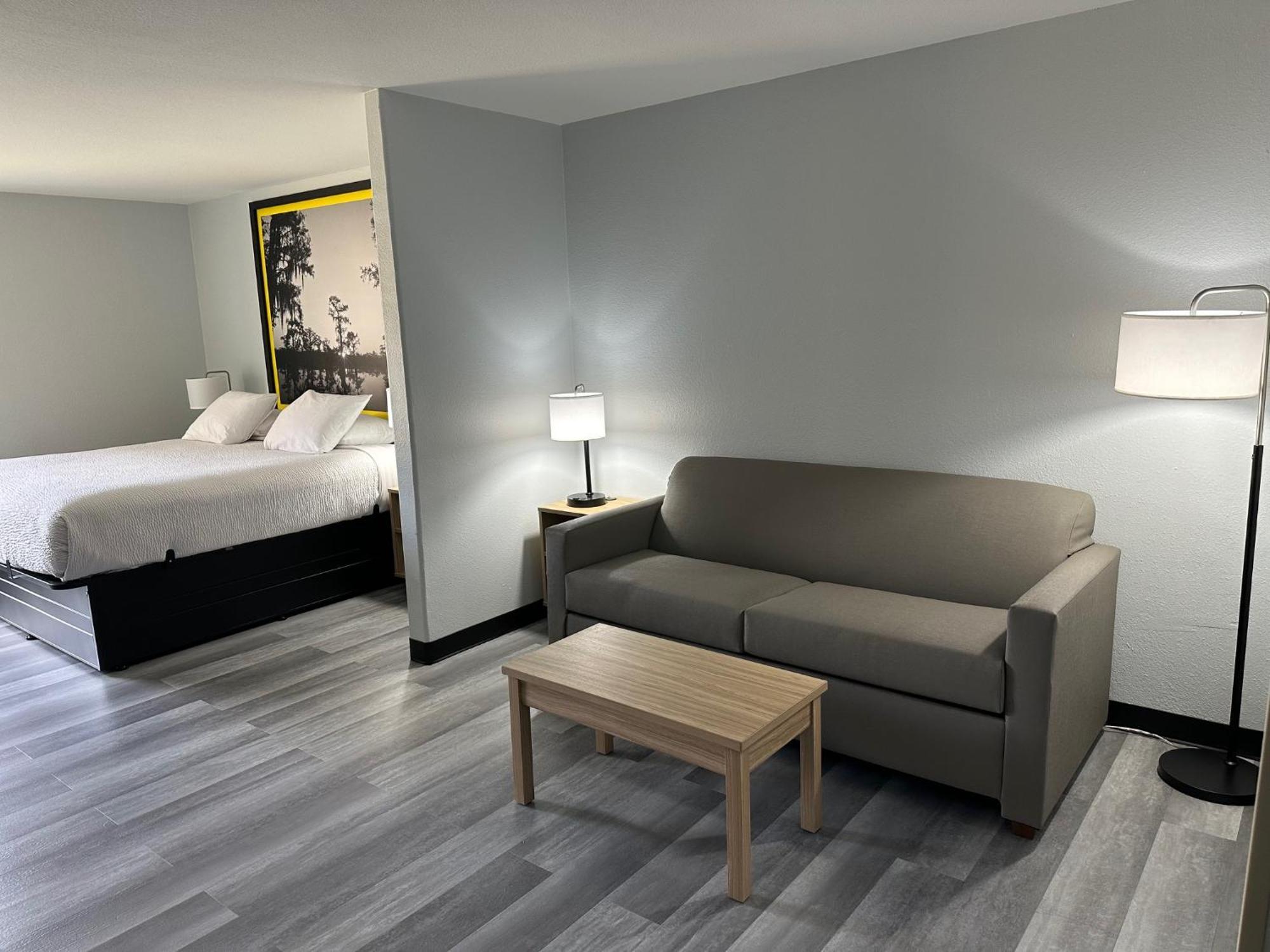 Super 8 By Wyndham Alexandria La Hotel Luaran gambar
