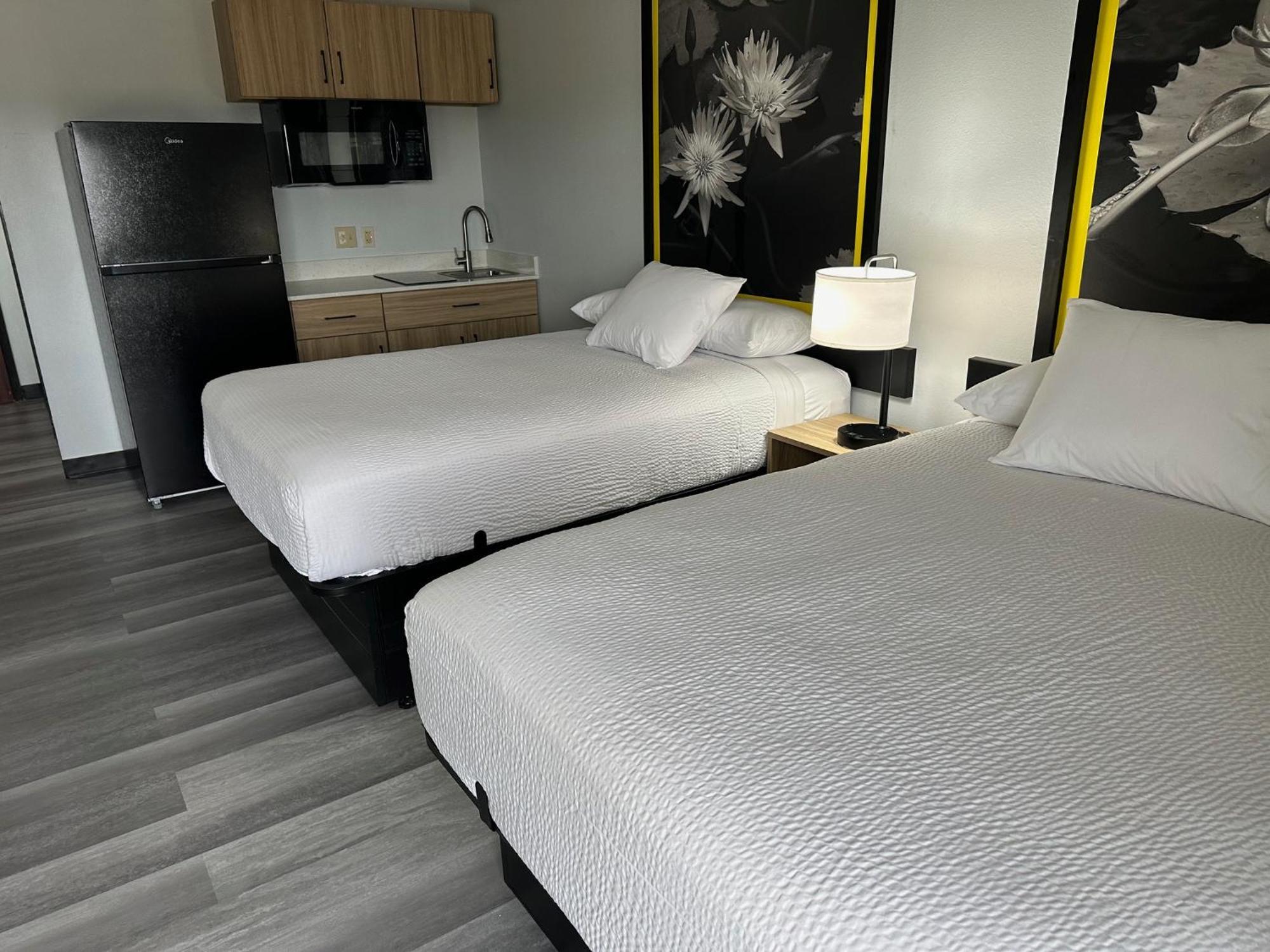 Super 8 By Wyndham Alexandria La Hotel Luaran gambar