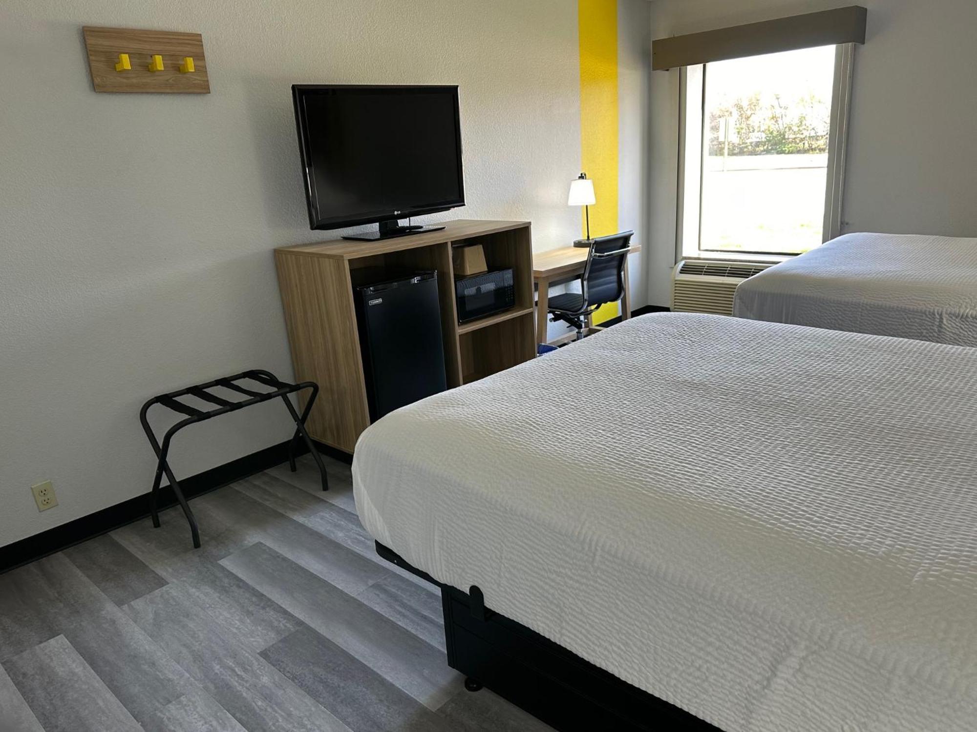 Super 8 By Wyndham Alexandria La Hotel Luaran gambar