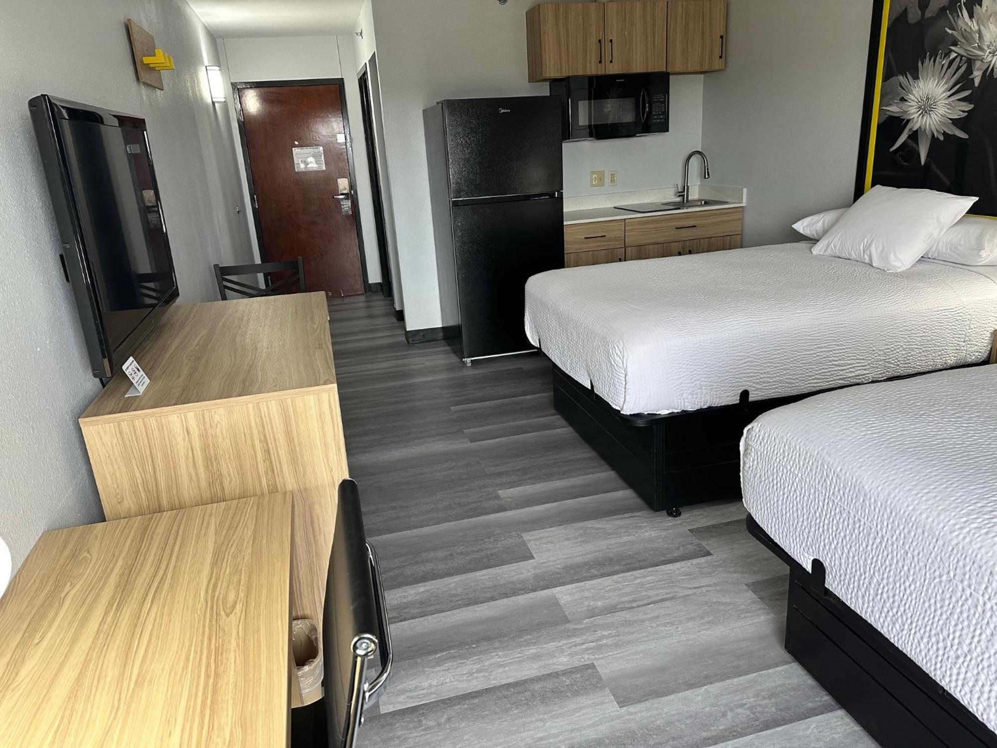 Super 8 By Wyndham Alexandria La Hotel Luaran gambar