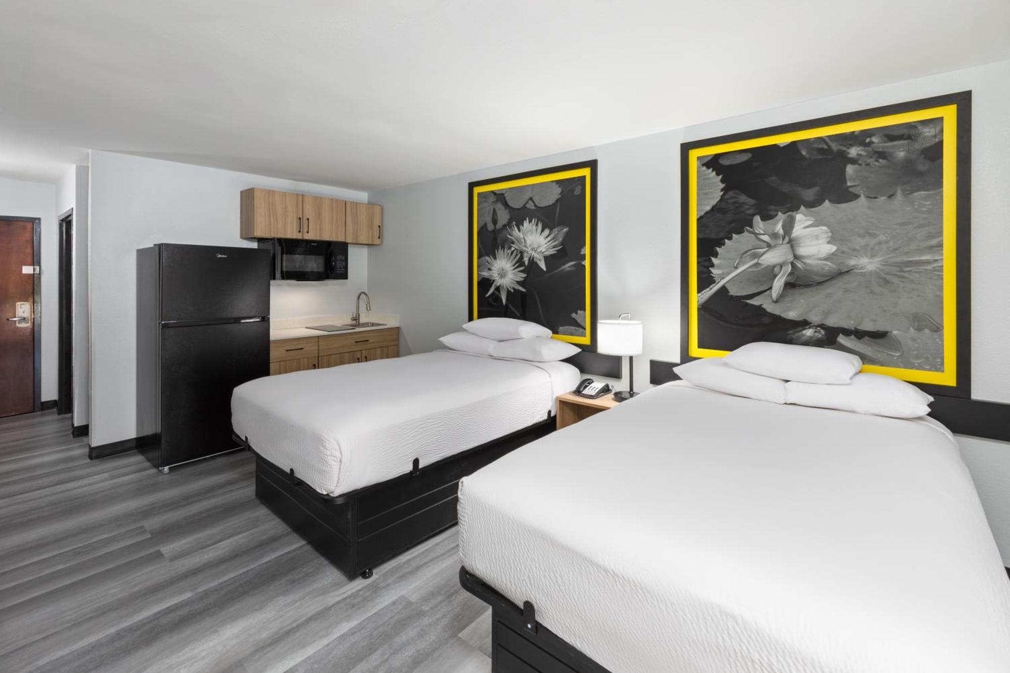 Super 8 By Wyndham Alexandria La Hotel Luaran gambar