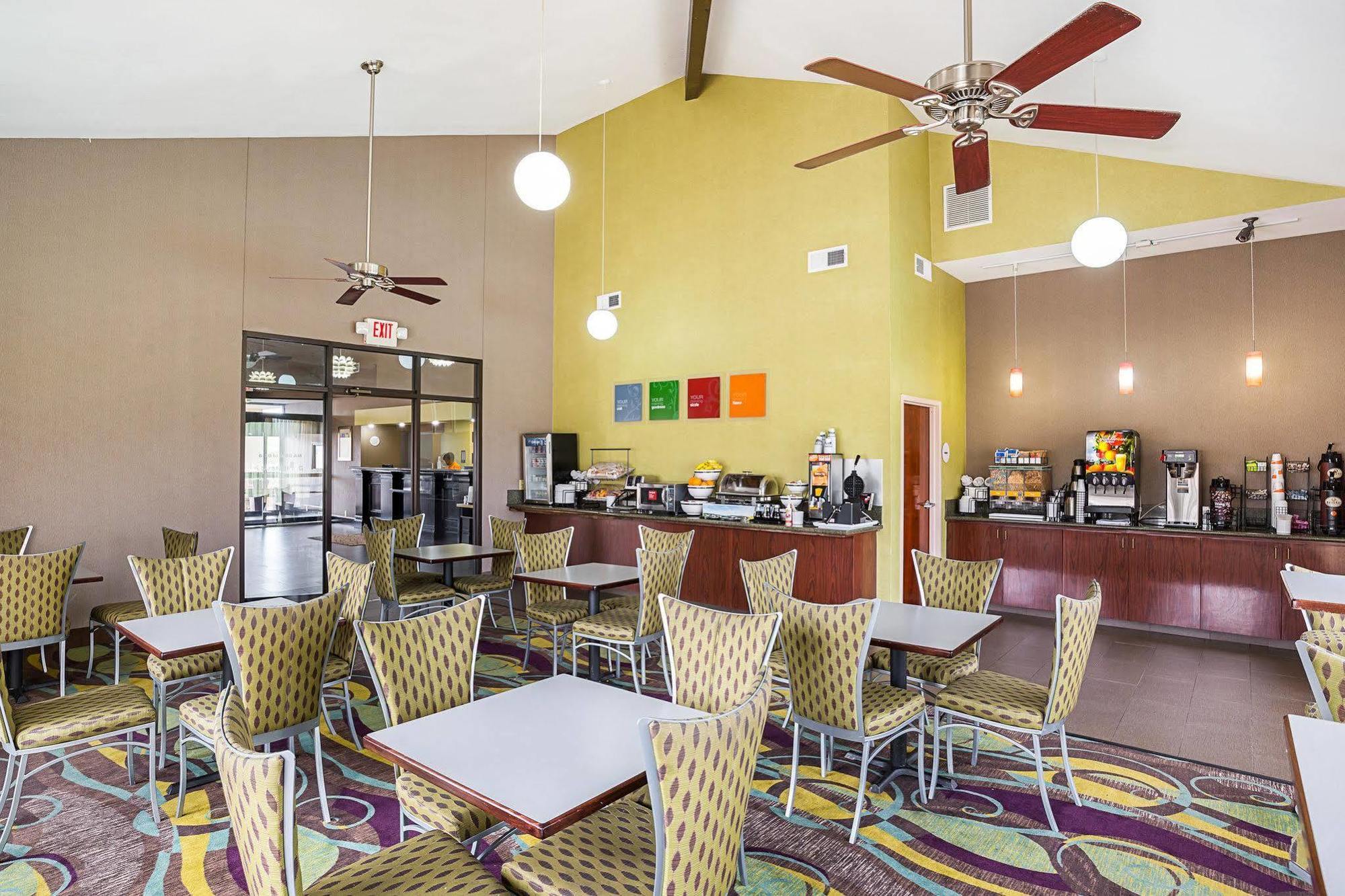 Super 8 By Wyndham Alexandria La Hotel Luaran gambar